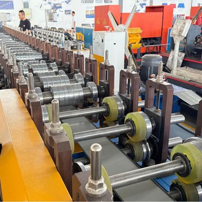 폭 조절 능선 캡 롤 성형기